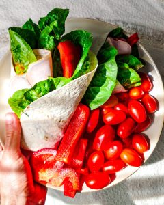 Tortilla z szynką i warzywami