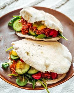 Pita z kurczakiem i warzywami
